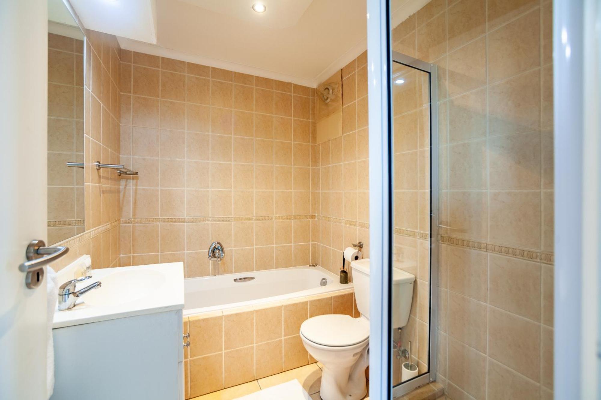 Luxury Ocean View Beachfront 2 Bed -206 The Waves, Blouberg, Cape Town Bloubergstrand