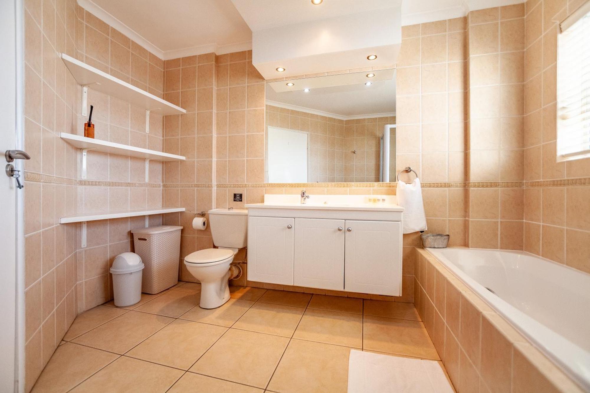 Luxury Ocean View Beachfront 2 Bed -206 The Waves, Blouberg, Cape Town *