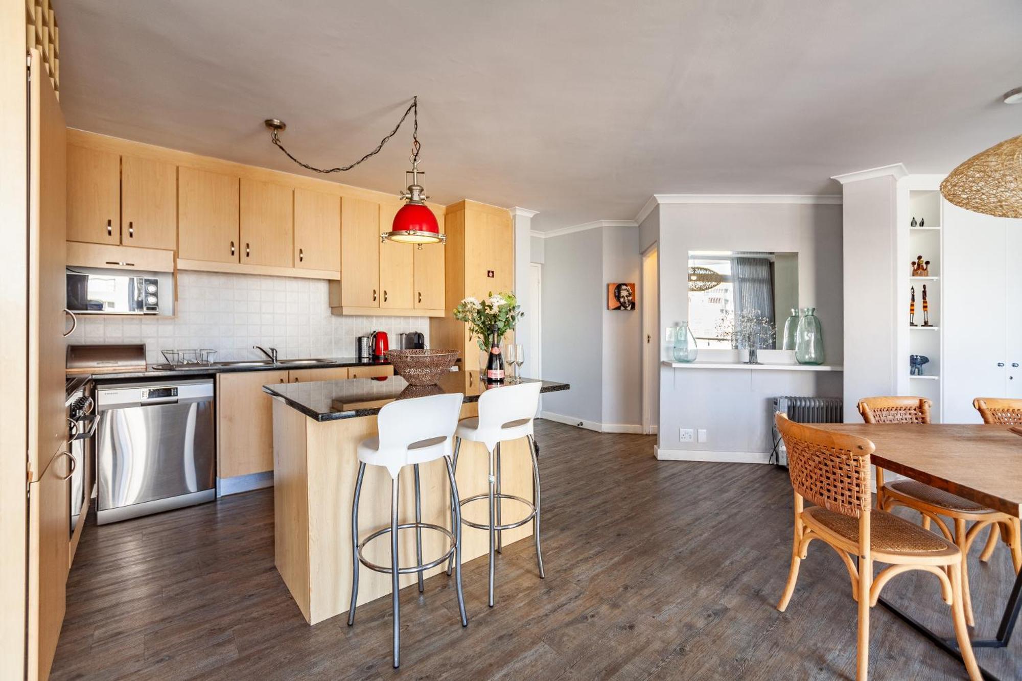 Luxury Ocean View Beachfront 2 Bed -206 The Waves, Blouberg, Cape Town * Bloubergstrand