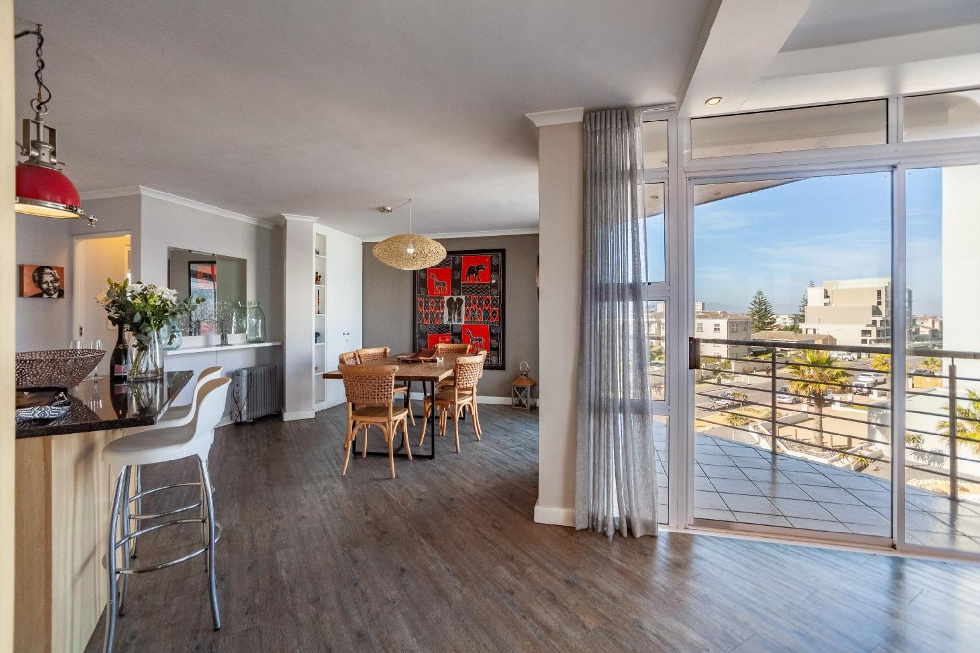 Luxury Ocean View Beachfront 2 Bed -206 The Waves, Blouberg, Cape Town