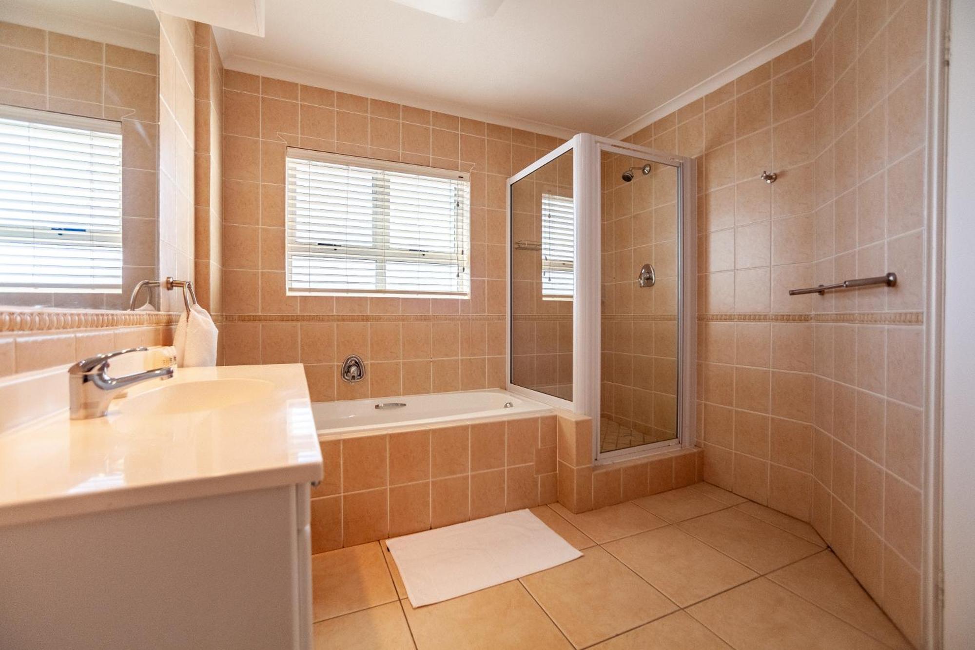 Luxury Ocean View Beachfront 2 Bed -206 The Waves, Blouberg, Cape Town Apartamento
