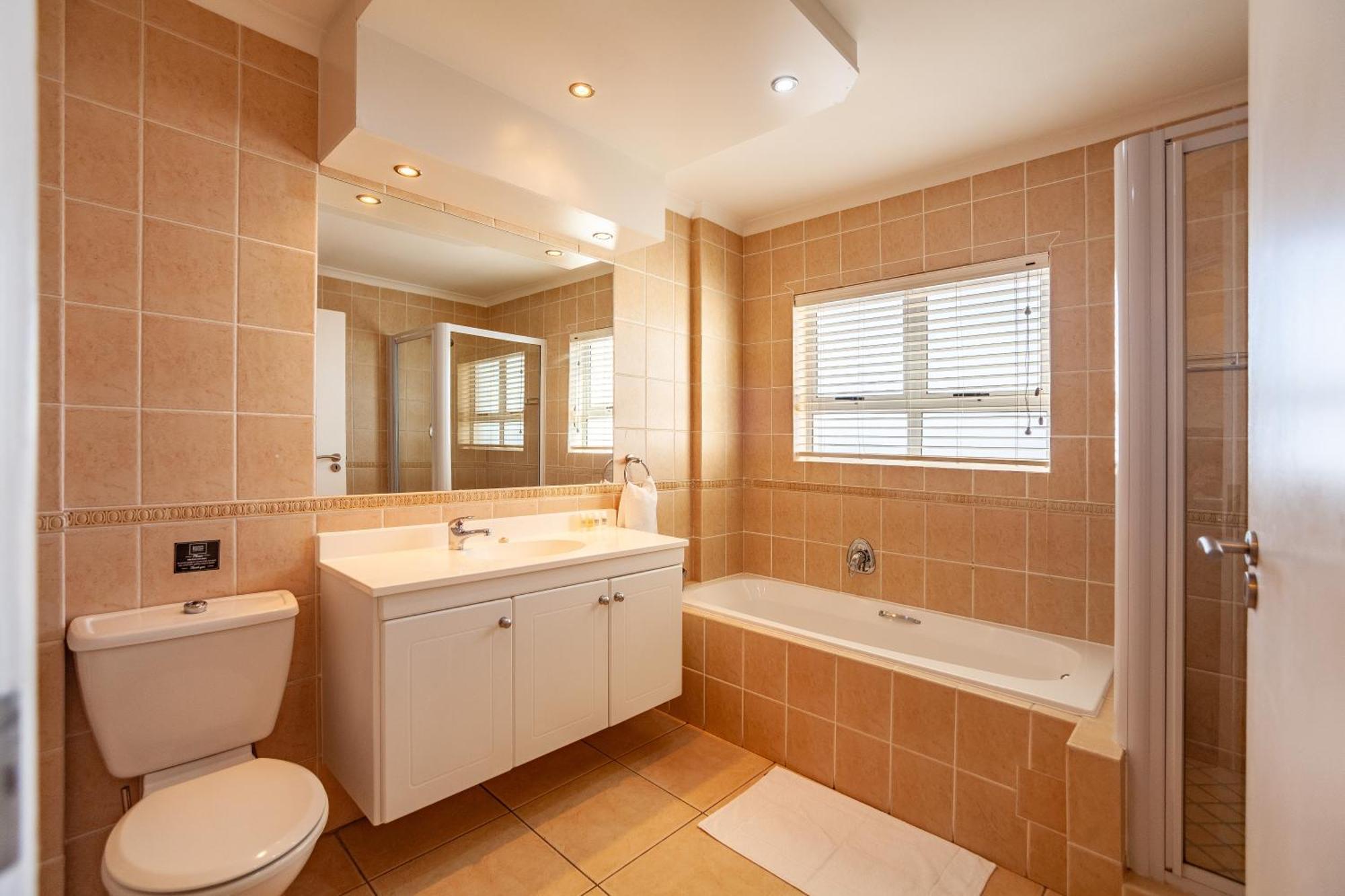 Luxury Ocean View Beachfront 2 Bed -206 The Waves, Blouberg, Cape Town *