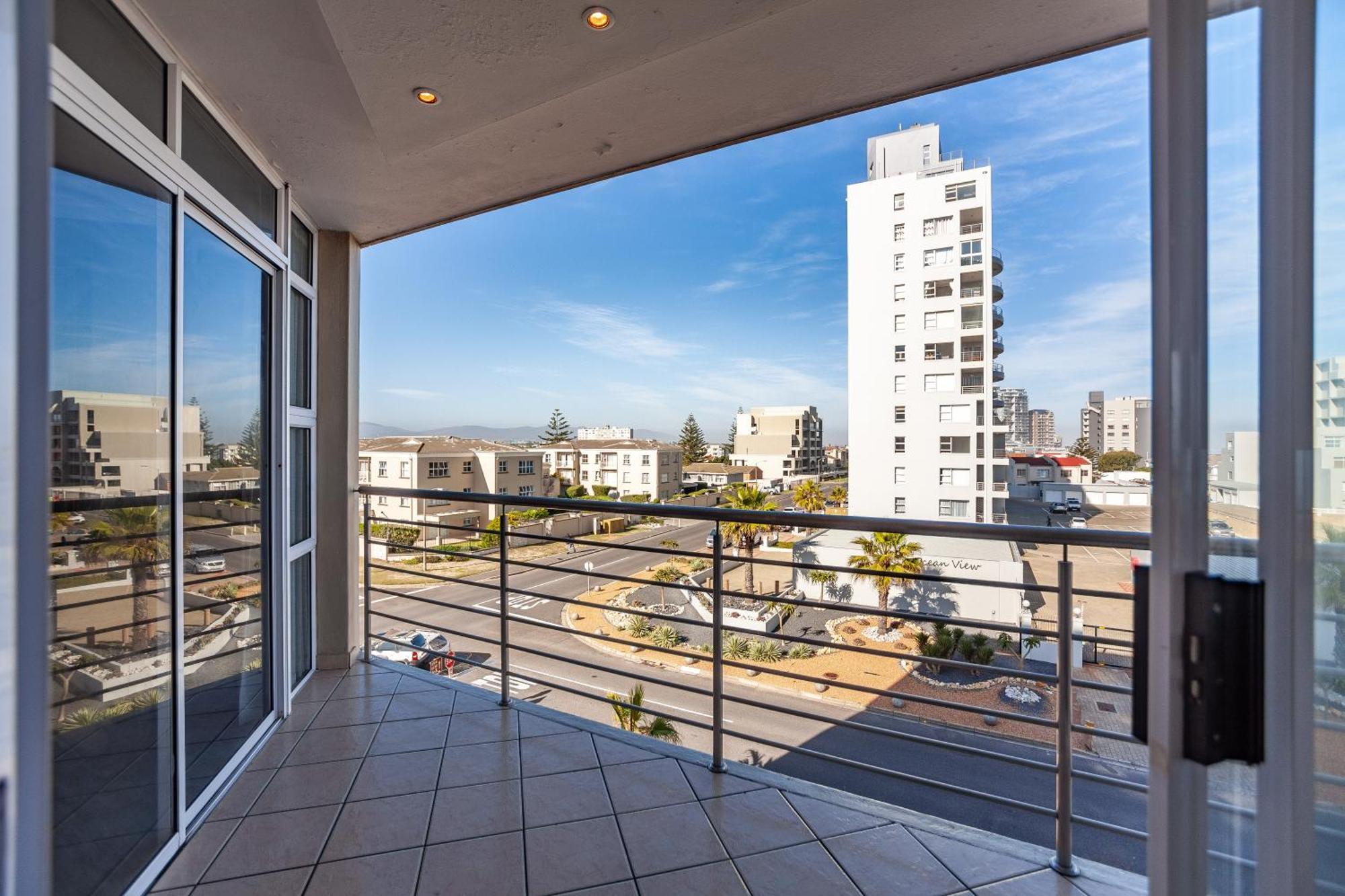 Luxury Ocean View Beachfront 2 Bed -206 The Waves, Blouberg, Cape Town *