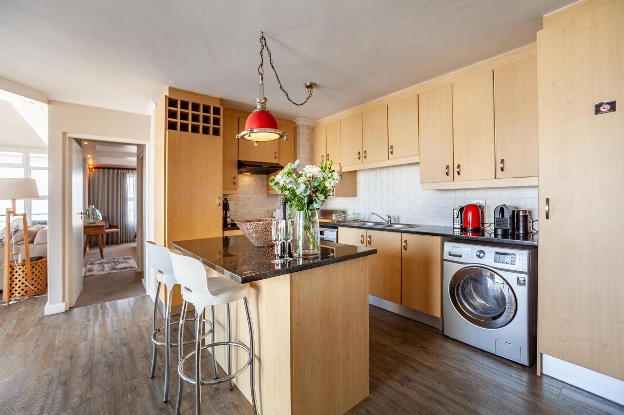 Luxury Ocean View Beachfront 2 Bed -206 The Waves, Blouberg, Cape Town