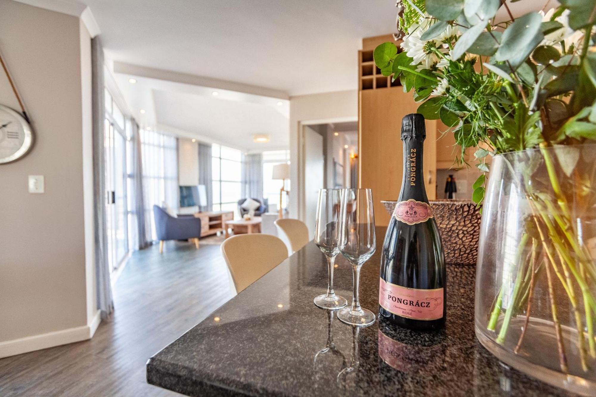 Luxury Ocean View Beachfront 2 Bed -206 The Waves, Blouberg, Cape Town Apartamento *