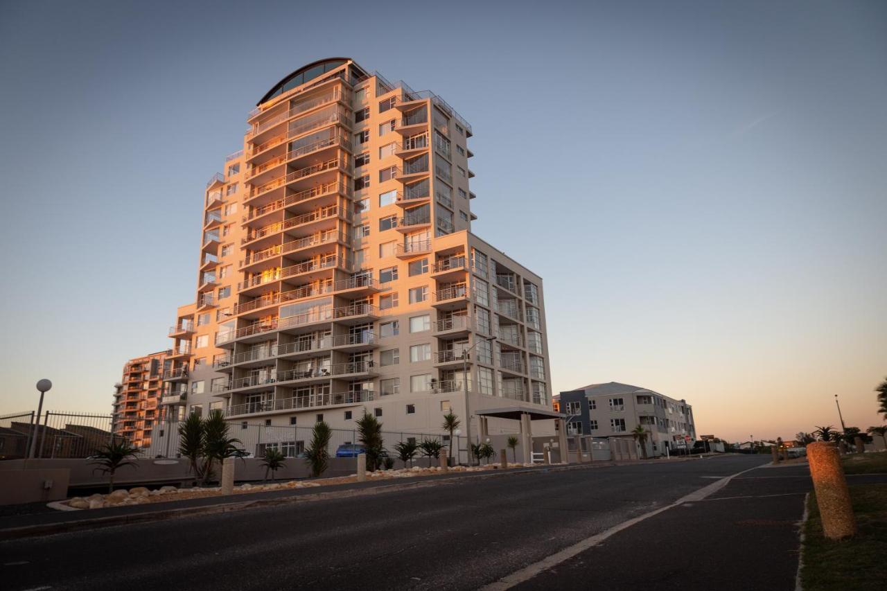 Luxury Ocean View Beachfront 2 Bed -206 The Waves, Blouberg, Cape Town Bloubergstrand