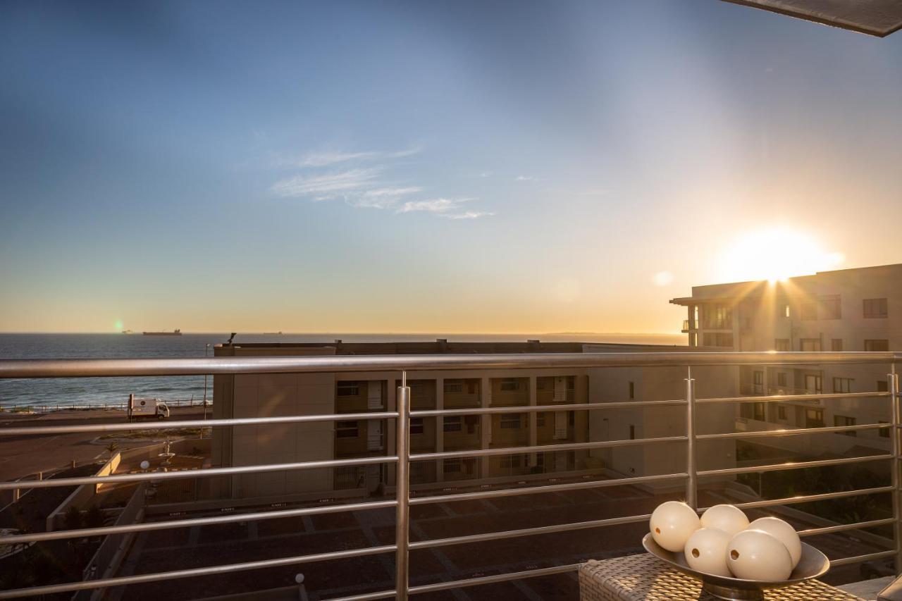 Luxury Ocean View Beachfront 2 Bed -206 The Waves, Blouberg, Cape Town *